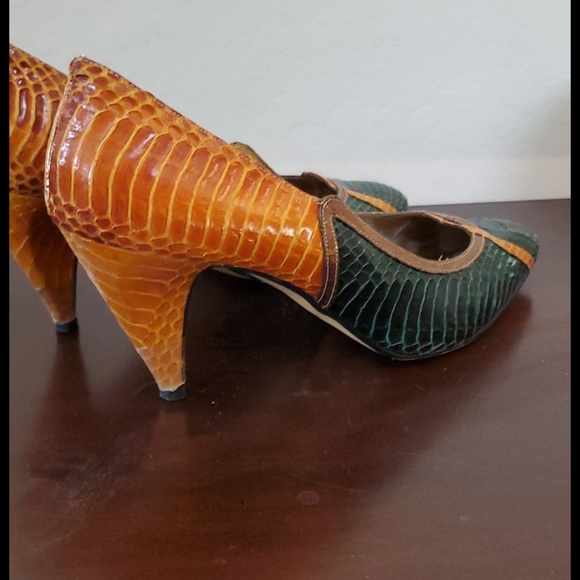 Shoes - Picture 2 of 3